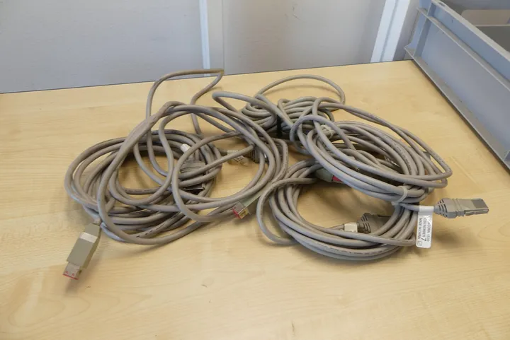 Konvolut Datenkabel/Verlängerungskabel Umfang: nur der Inhalt, ohne Kiste